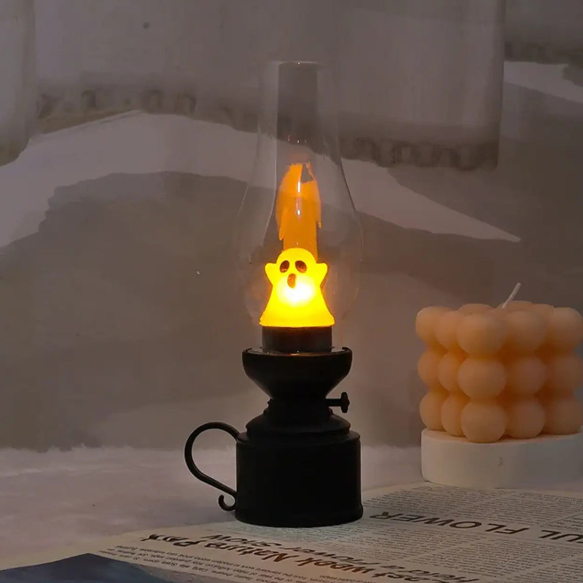 Veilleuse effet flamme façon lampe à pétrole, jaune ou rouge