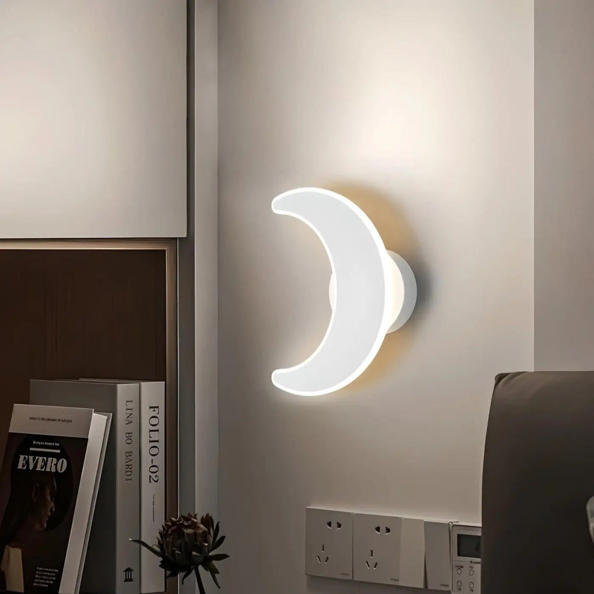 Veilleuse en forme de lune, silhouette arrondie