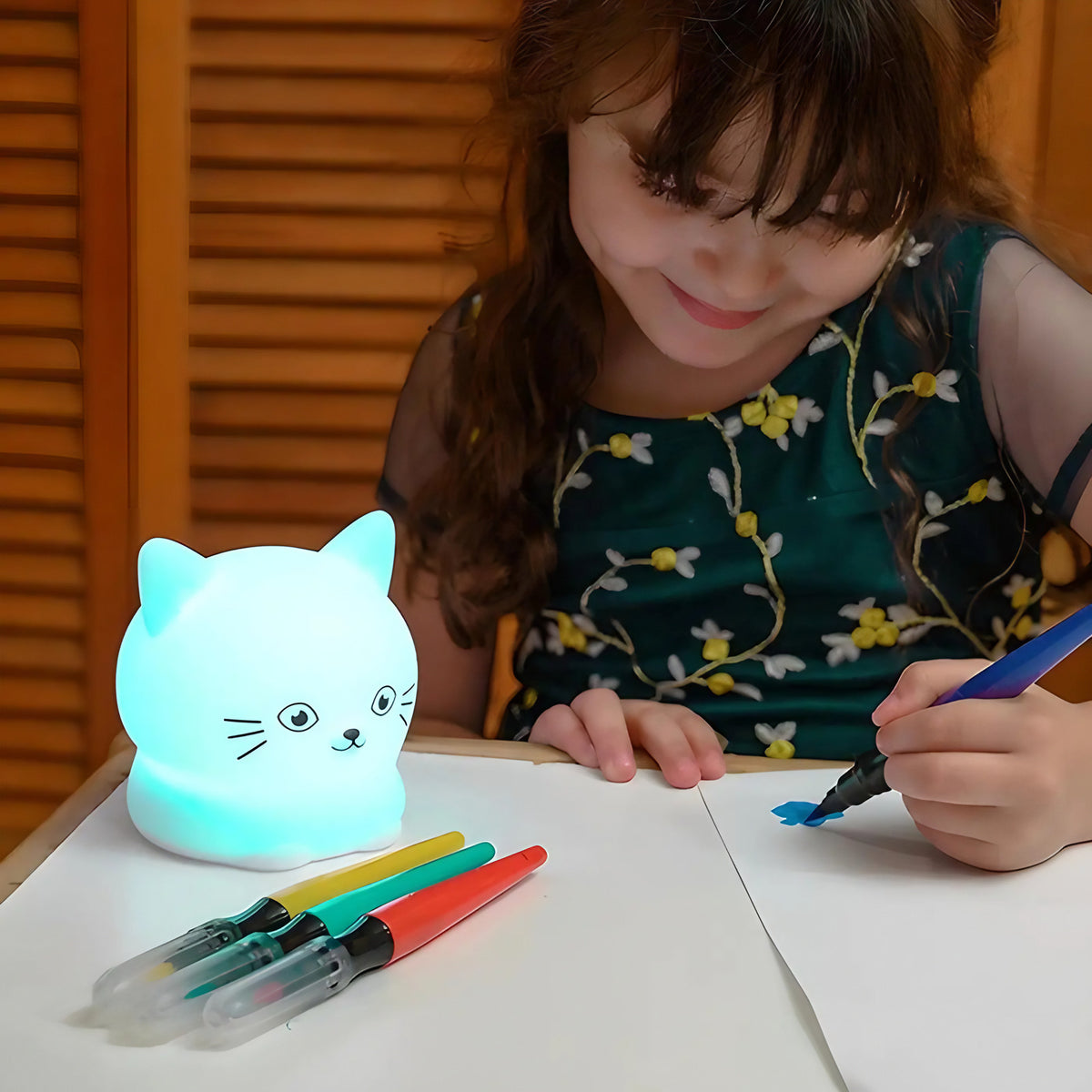 Petite veilleuse épurée pour chambre d'enfant