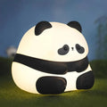 Veilleuse panda expressif aux formes arrondies