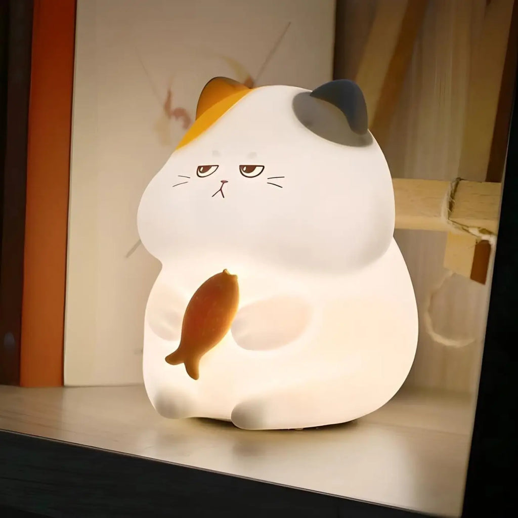 Veilleuse petit chat au format compact pour table de chevet