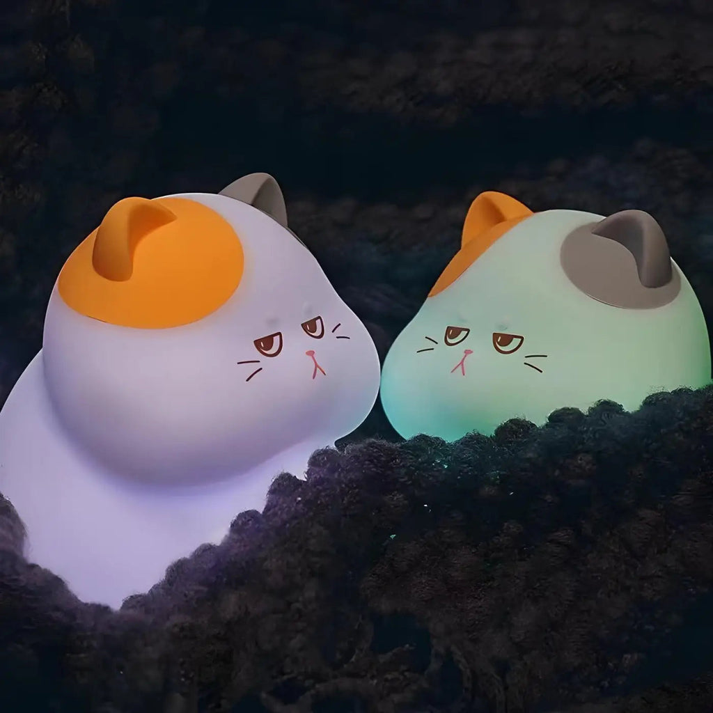 Veilleuse petit chat au format compact pour table de chevet