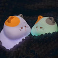 Veilleuse petit chat au format compact pour table de chevet