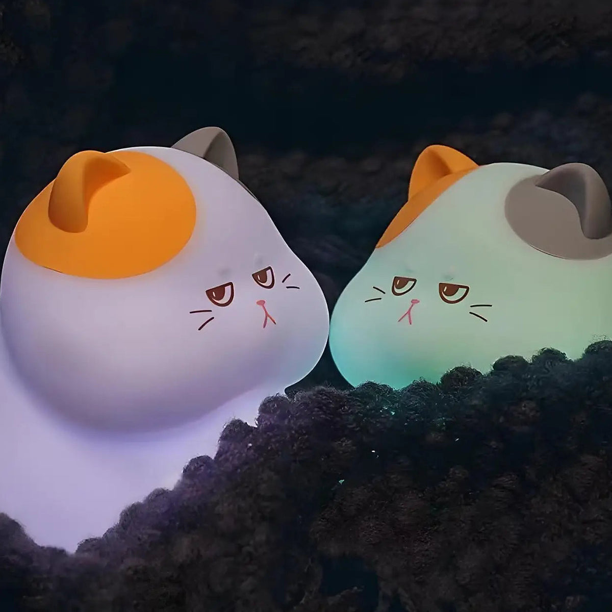 Veilleuse petit chat au format compact pour table de chevet