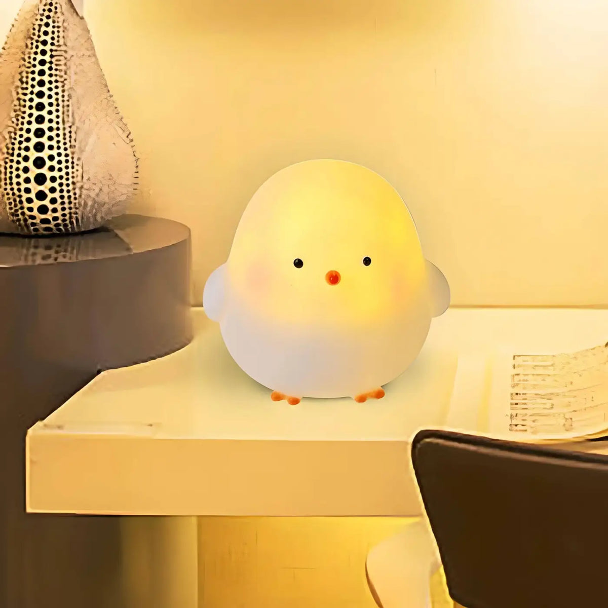 Veilleuse petit poussin aux formes arrondies