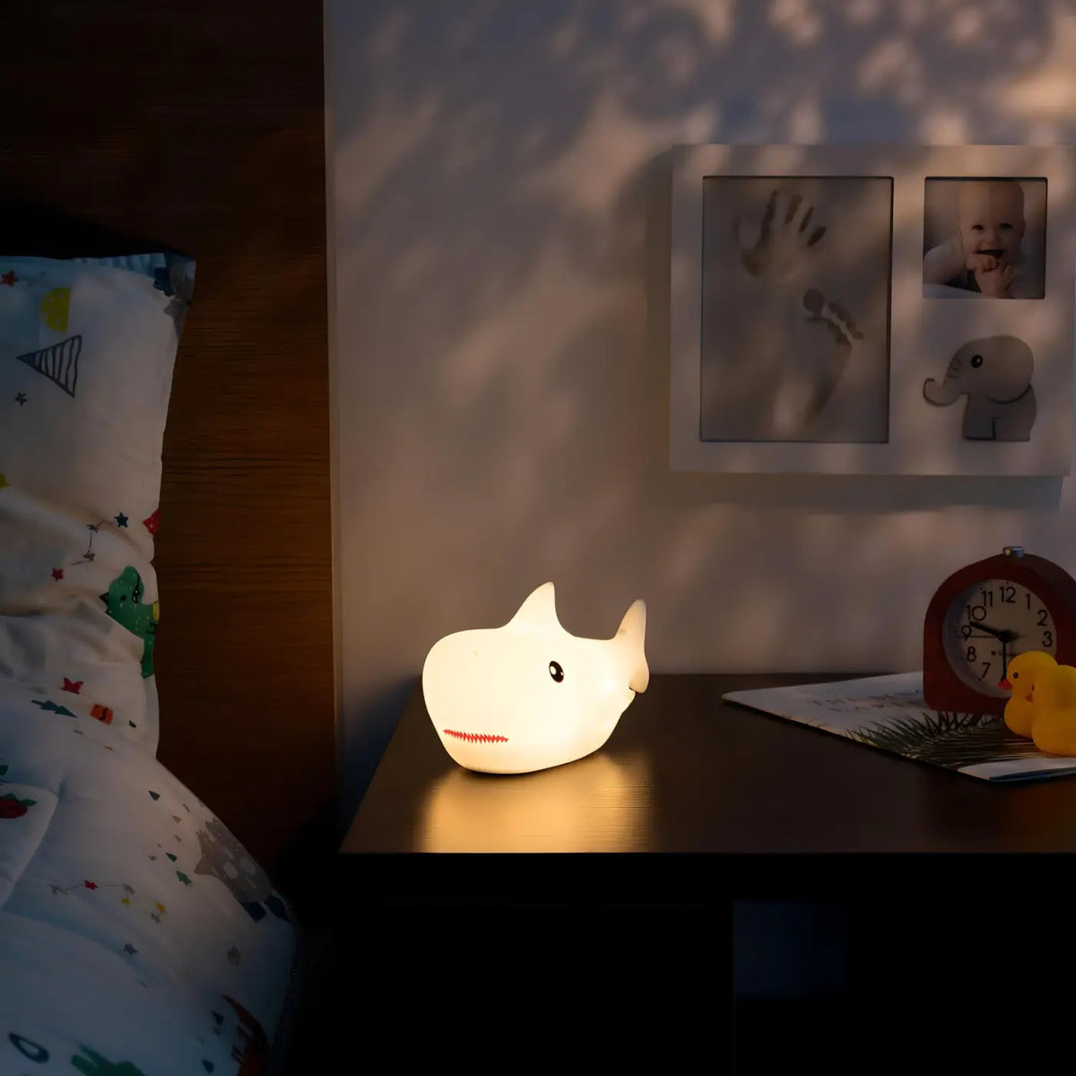 Veilleuse petit requin en silicone, couleurs, rechargeable USB