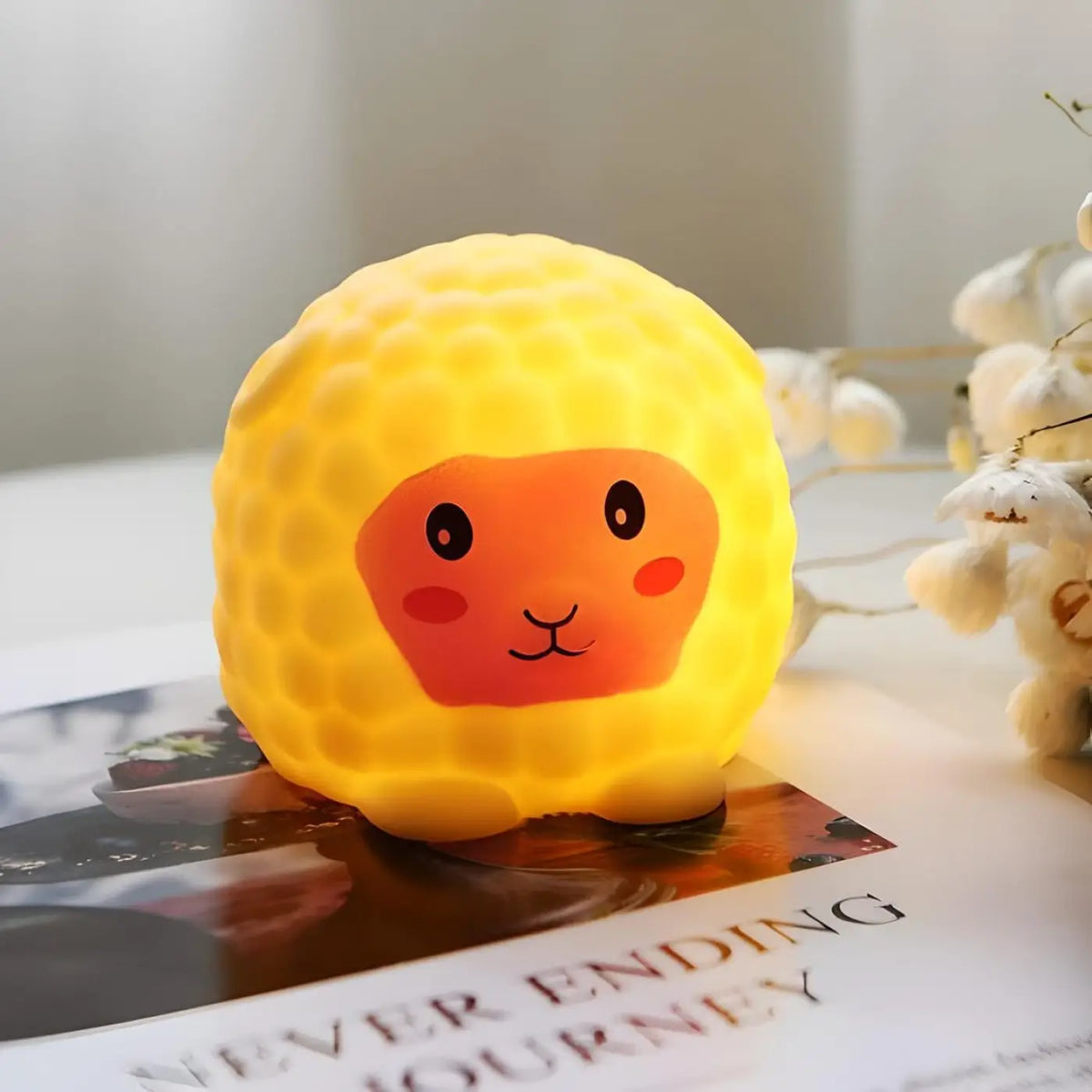 Veilleuse petit mouton au design minimaliste